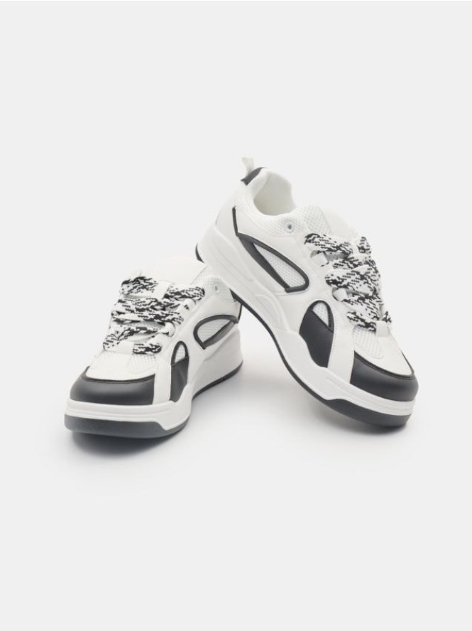 Sneakersy z dekoracyjnymi sznurówkami - wielobarwny