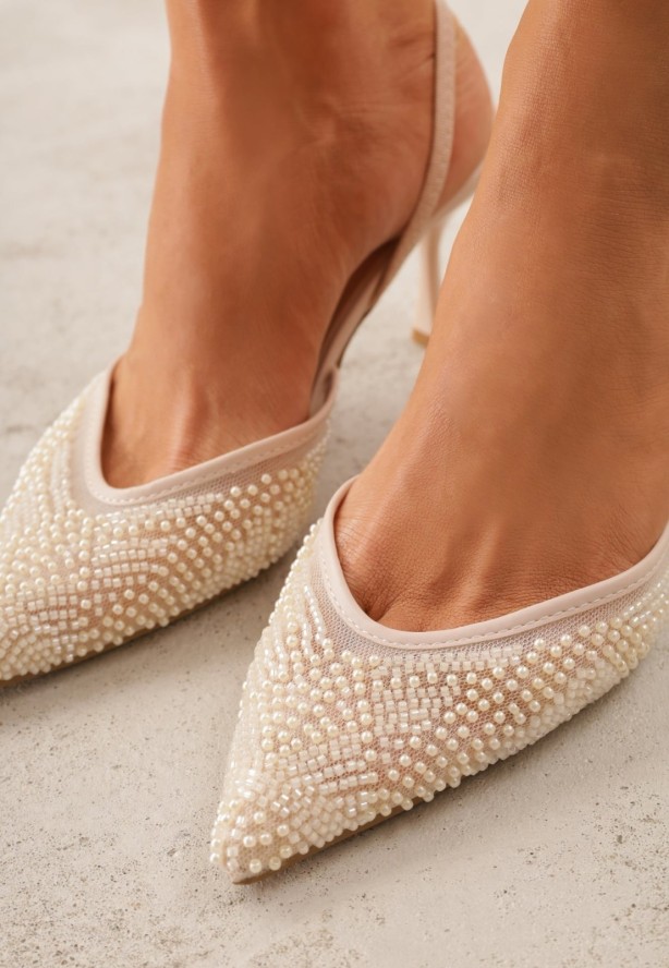 Beżowe Szpilki z Paskiem w Typie Slingback z Cholewką z Siateczki i Koralikami Carilriane