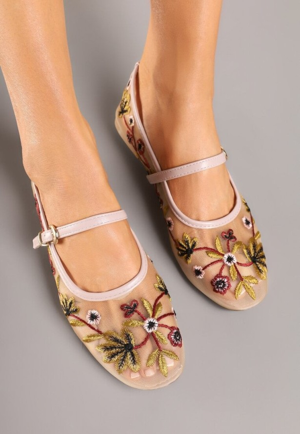 Różowe Balerinki z Siateczki Ozdobione Haftem Zapinane na Sprzączkę Danilea