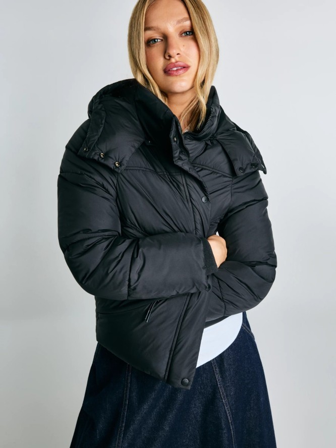Kurtka damska pikowana z odpinanym kapturem czarna Kelviana 906