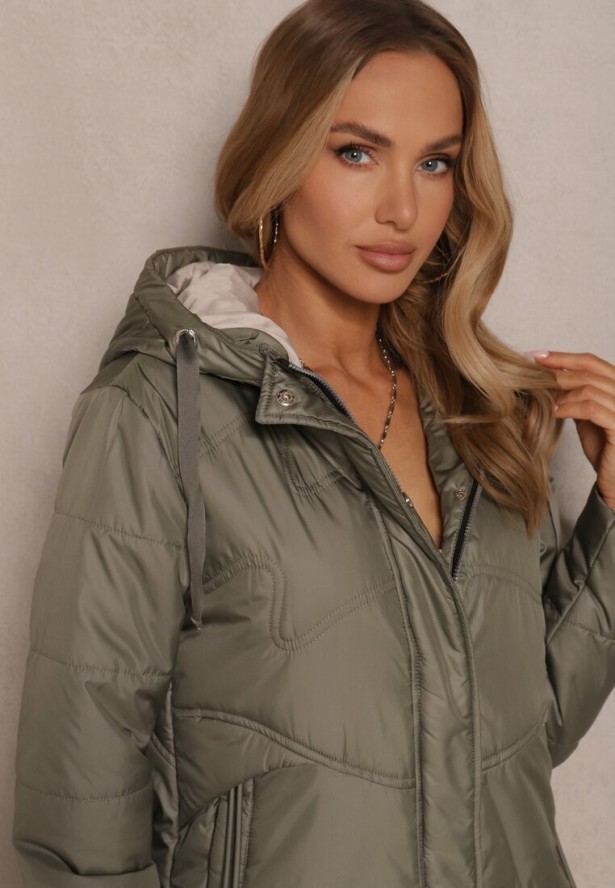 Zielona Kurtka z Pikowanymi Przeszyciami i Kapturem Zdobiona Sznurkami Evivienne