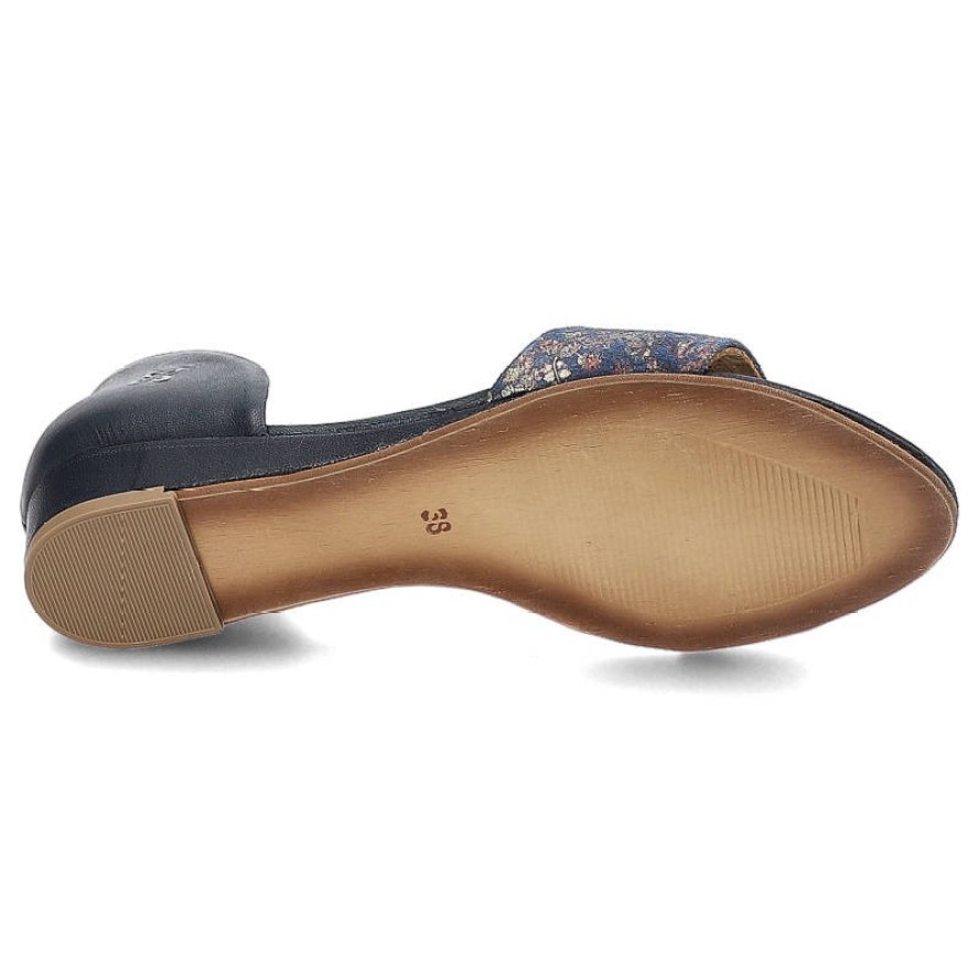 Sandały damskie Maciejka, skóra naturalna i na płaskiej podeszwie z minimalnym koturnem, granatowe, 01971-50-00-5