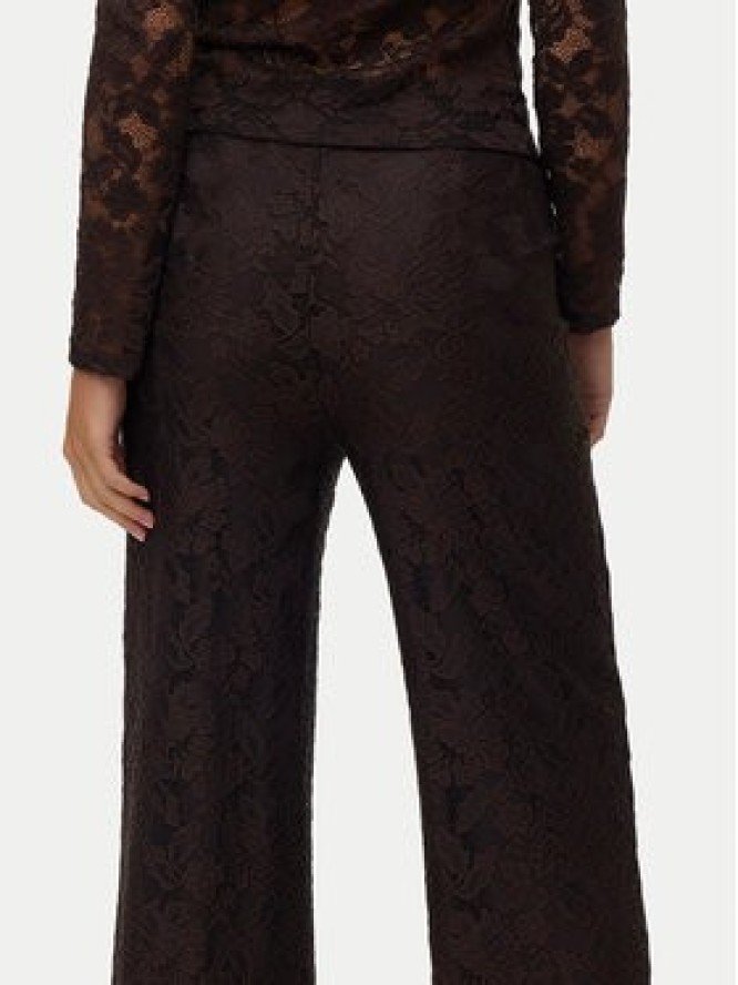 Vero Moda Spodnie materiałowe Neline 10335568 Brązowy Regular Fit