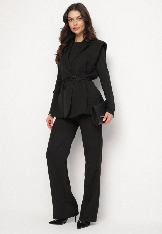 Czarna Garniturowa Kamizelka z Usztywnioną Linią Ramion i Paskiem Dannelli