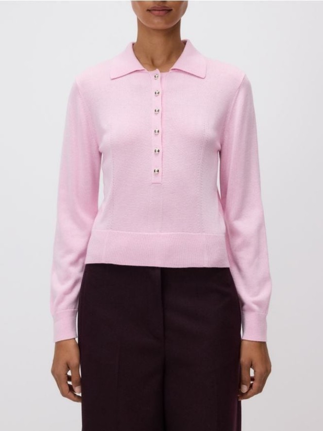 Sweter z ozdobnymi guzikami - różowy