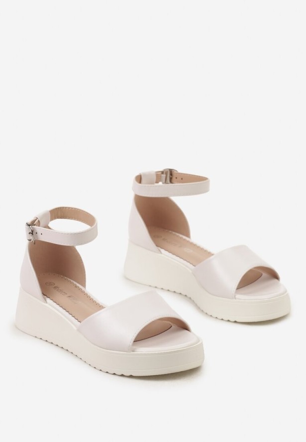 Białe Sandały z Ekoskóry na Grubej Podeszwie z Paskiem Przy Kostce Optia