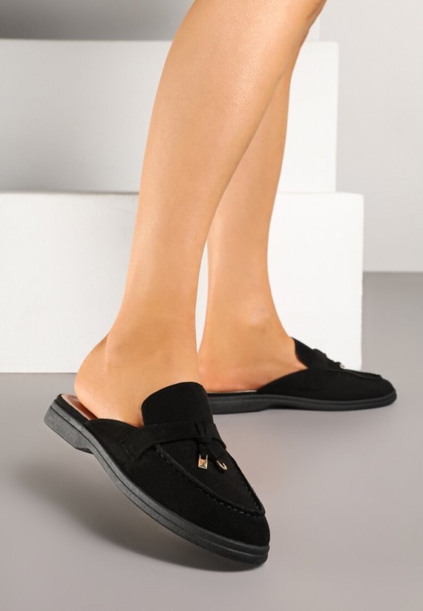 Czarne Klapki Mule w Stylu Loafersów Zdobione Zawieszką Iffionne