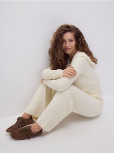 Kardigan z kapturem - kremowy