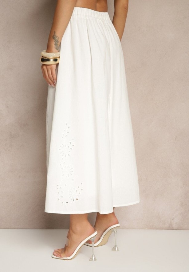 Biała Rozkloszowana Spódnica z Bawełny z Haftowanymi Detalami Tolanisse