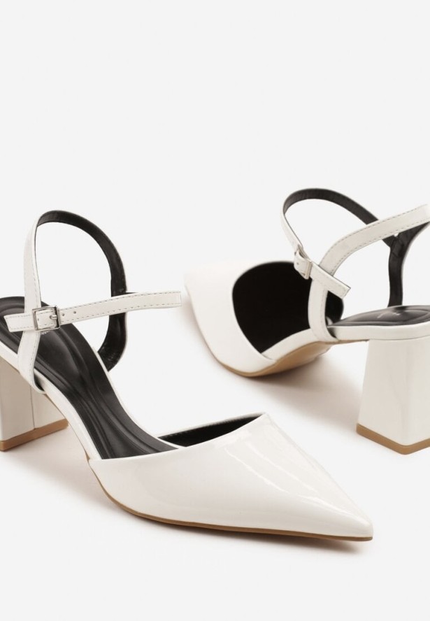 Białe Sandały Lakierowane na Geometrycznym Słupku Sopelisse