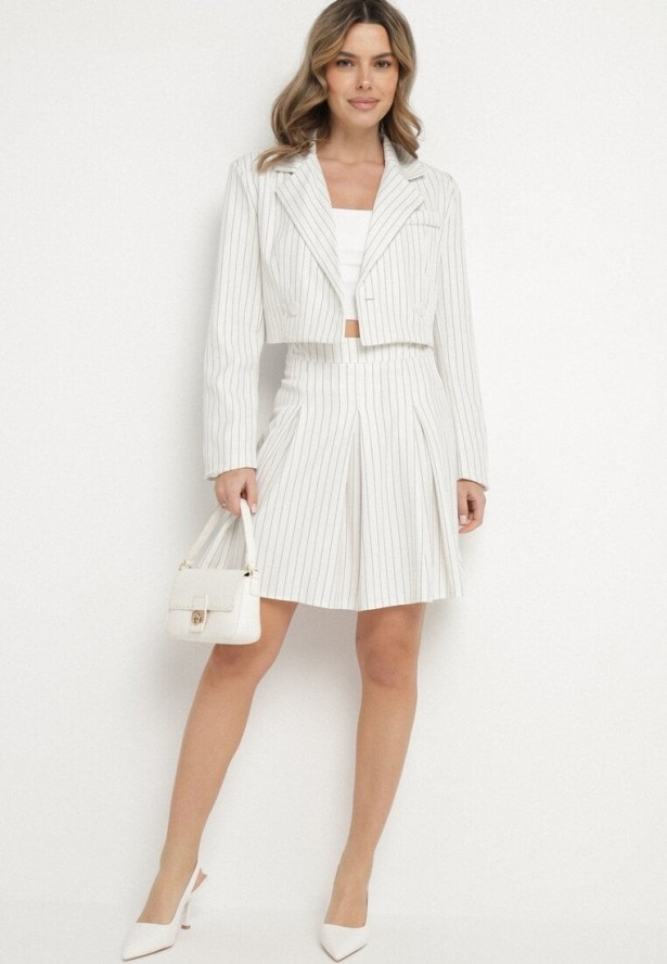 Biała Marynarka Dwurzędowa o Krótkim Kroju w Delikatne Paski Redarisa