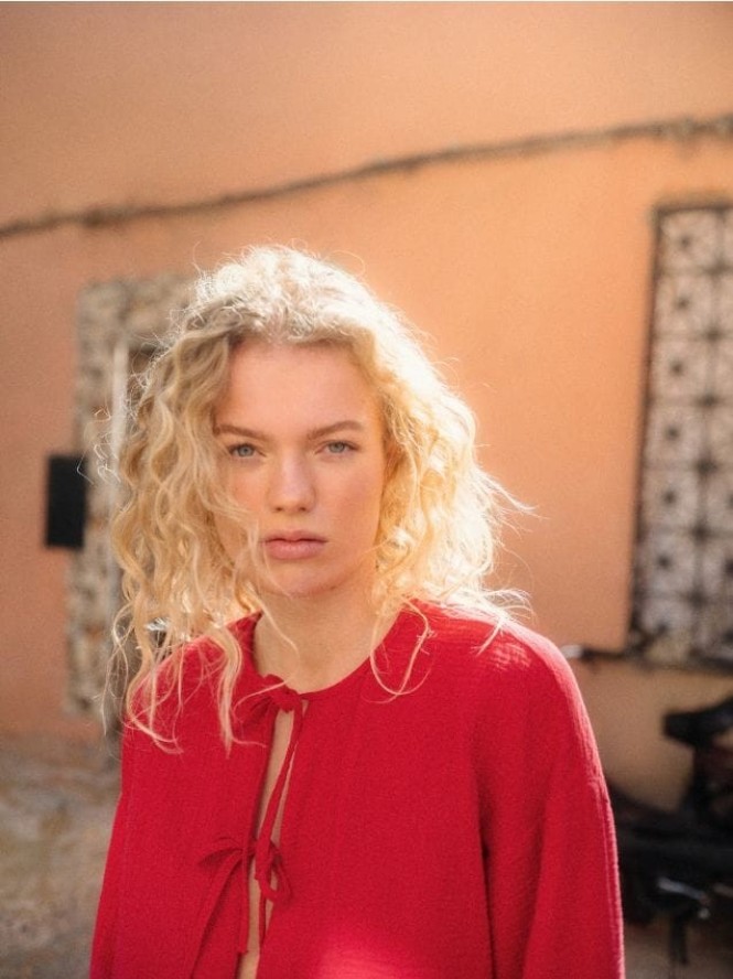 Muślinowa bluzka z wiązaniami - czerwony