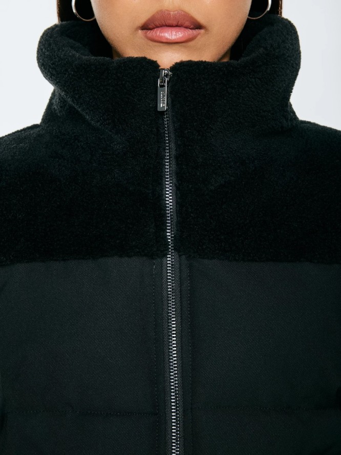 Kurtka damska pudełkowa z futerkiem czarna Salbatora 906