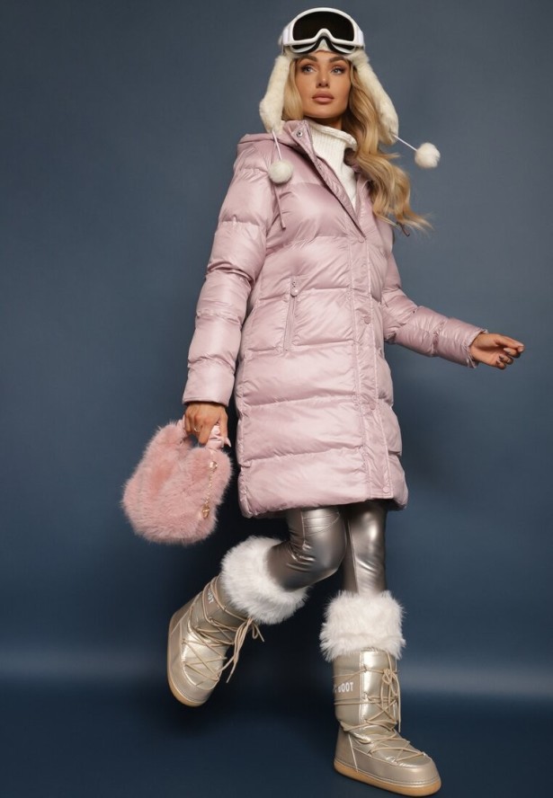 Różowa Długa Kurtka z Kapturem Kieszeniami i Dwustronnym Suwakiem Zdobiona Pikowaniem Sanaviel