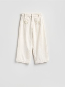 Jeansy culotte z haftem - biały