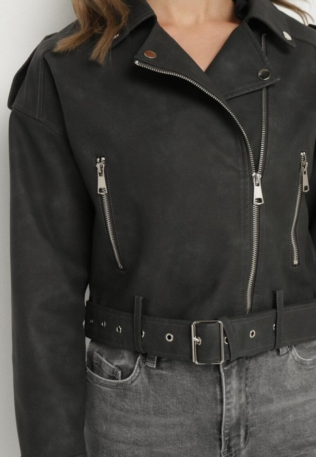 Czarna Kurtka Ramoneska z Ozdobnym Paskiem Sesanoria