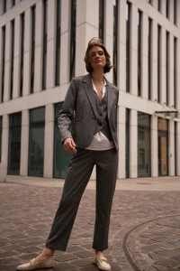 Spodnie w pepitkę szare