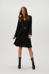 Koszulowa sukienka z eleganckim paskiem czarna