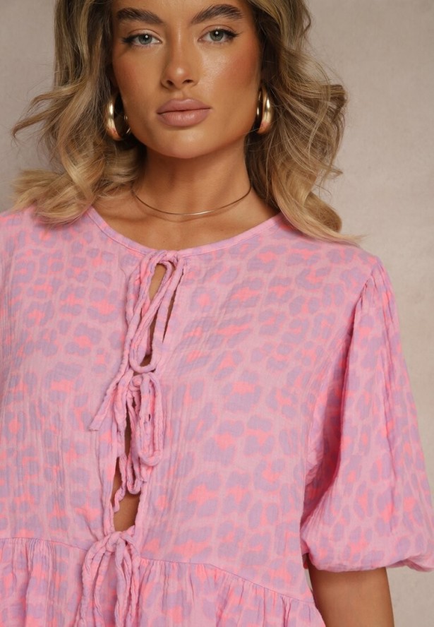 Różowa Bluzka z Bawełny w Prążki Zdobiona Wiązaniem i Falbaną Farettia