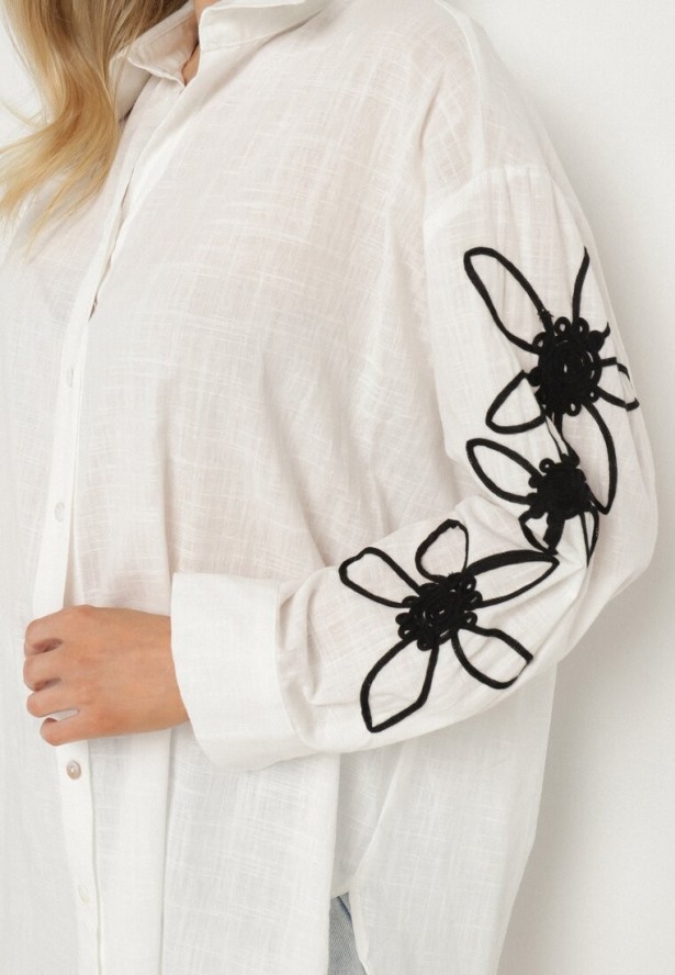 Biała Bawełniana Koszula Oversize z Kwiatowymi Aplikacjami Fadella