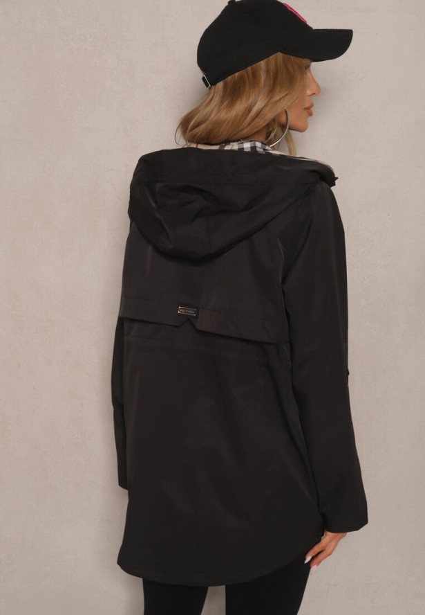 Czarna Kurtka Typu Parka z Troczkami w Talii Kapturem i Kieszeniami Kaivara