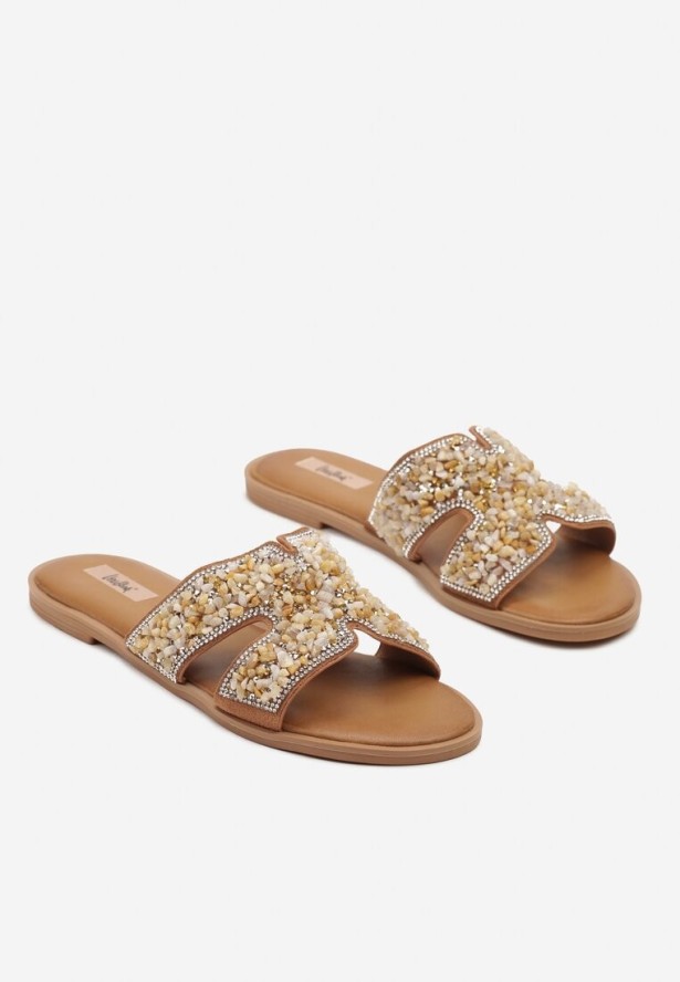 Brązowe Klapki na Płaskiej Podeszwie Zdobione Wycięciami i Cyrkoniami Nilaraen