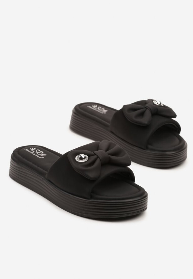 Czarne Klapki na Niskiej Platformie z Kokardą Meririela