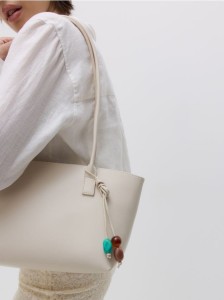 Torebka shopper z zawieszką - złamana biel