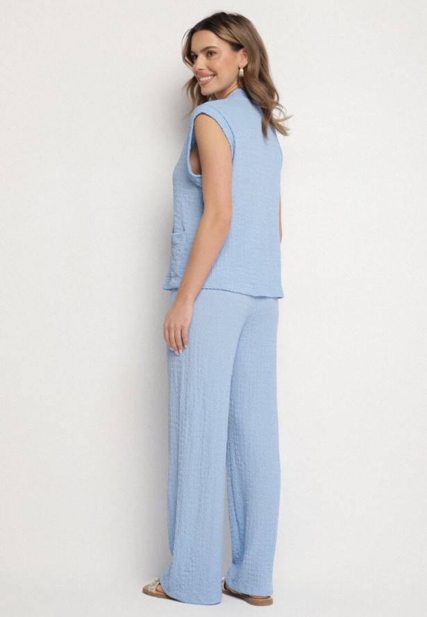 Niebieski Komplet Bluzka Bez Rękawów Zdobiona Broszkami i Szerokie Spodnie Sadaniae