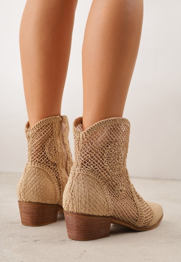 Ciemnobeżowe Botki Kowbojki VICES na Niskim Stożku z Ażurową Cholewką Azinessa