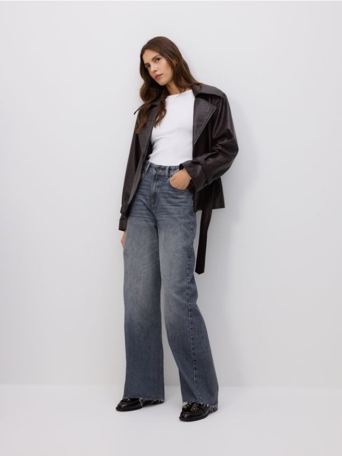 Jeansy wide leg z przeszyciami - szary