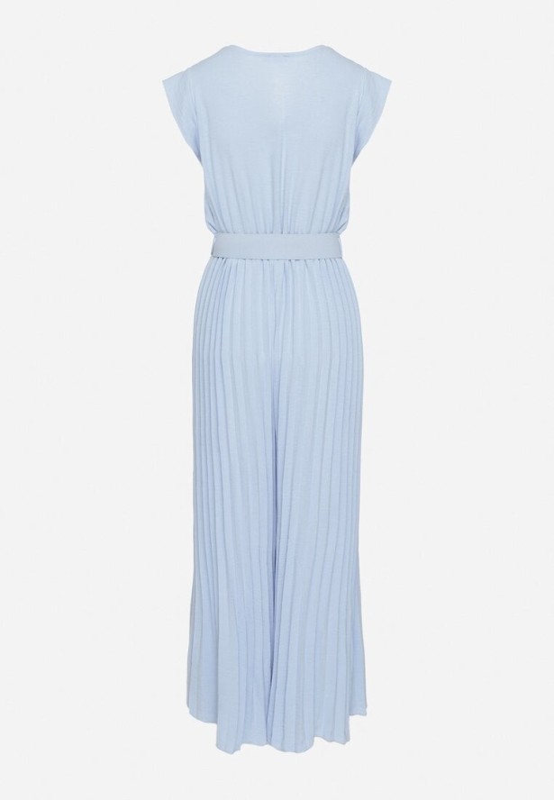 Jasnoniebieski Kombinezon o Kopertowym Kroju z Plisami i Paskiem w Talii Salivania