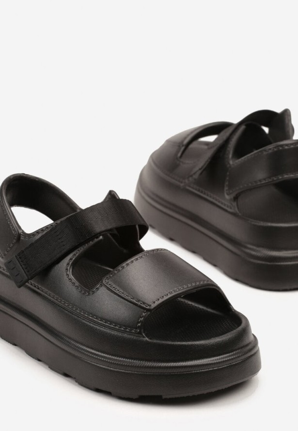 Czarne Piankowe Sandały na Grubej Podeszwie z Zapięciem na Rzep Rosaloria