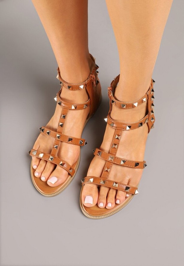 Brązowe Sandały Gladiatorki Zdobione Ćwiekami Tesiela