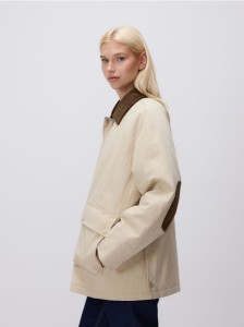 Kurtka z kontrastowymi elementami - beżowy
