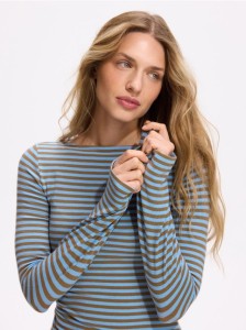 Dzianinowy longsleeve w paski - jasnoniebieski