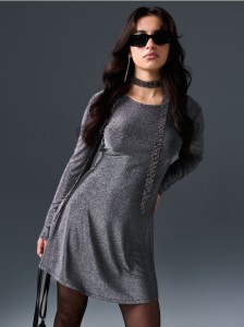 Elegancka sukienka mini - srebrny