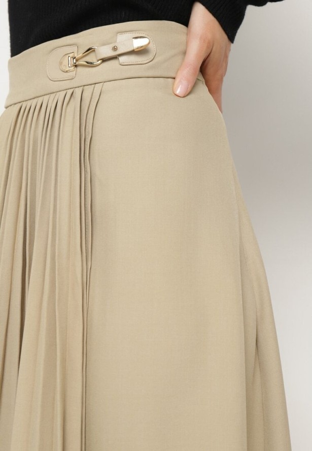Jasnobeżowa Trapezowa Spódnica Plisowana z Wiskozą Ozdobiona Klamrą Calemi