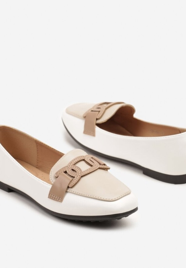 Białe Mokasyny z Ozdobnym Paskiem Sovlia
