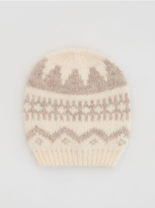 Wzorzysta czapka beanie - kremowy