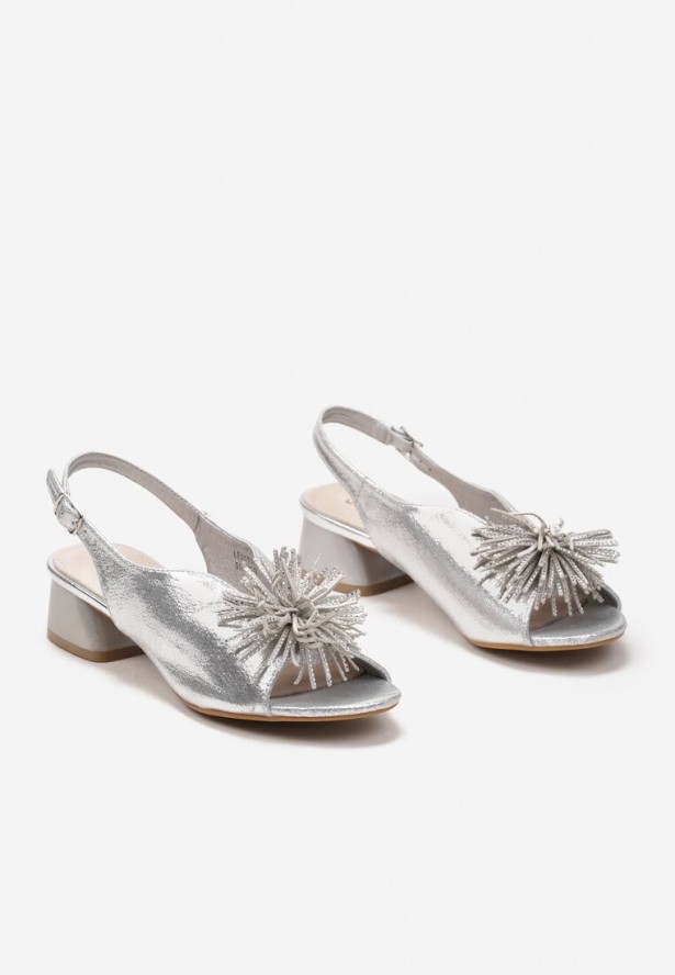 Srebrne Sandały Vices na Słupku z Ozdobnym Pomponem i Skórzaną Wkładką Agistra