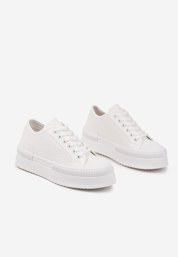 Białe Trampki na Platformie z Naszywką na Boku Alimiora