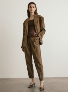 Spodnie cygaretki z paskiem - warm olive
