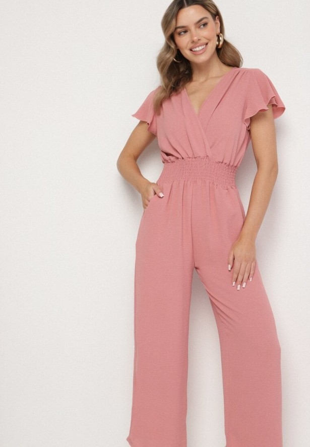 Różowy Kombinezon z Kopertowym Dekoltem i Szeroką Gumką w Pasie Evimevi