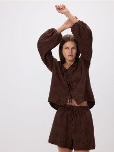 Bluzka z wiązaniem z przodu - ciemnobrązowy