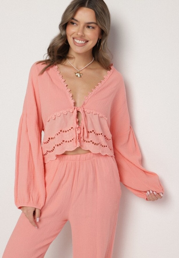 Różowy Bawełniany Komplet z Ażurowymi Zdobieniami Wiązana Bluzka i Spodnie Savurielle