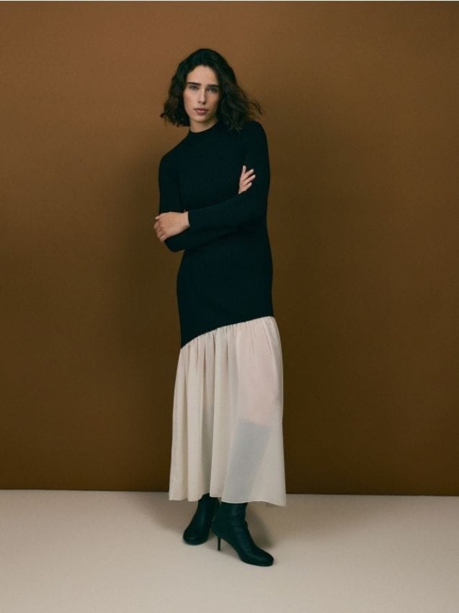 Sukienka z ozdobnym dołem - wielobarwny