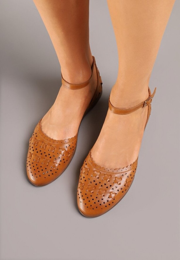 Brązowe Ażurowe Sandały z Paskiem z Klamerką przy Kostce Zarilune