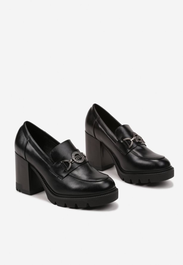 Czarne Półbuty Typu Mokasyny na Słupku Zdobione Aplikacją Felineth