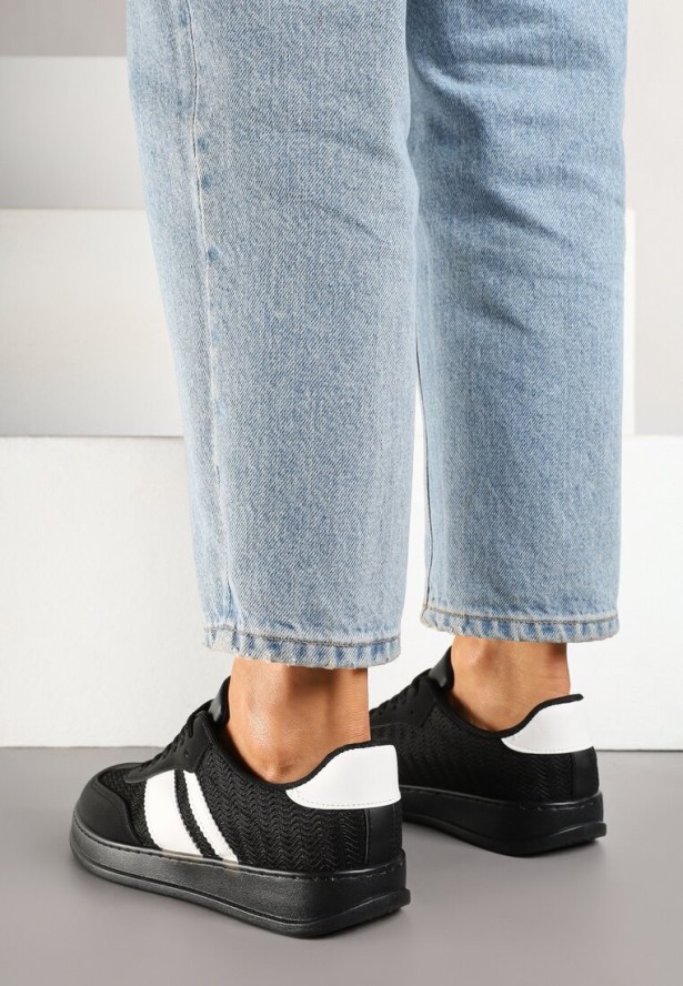 Czarne Sneakersy Typu Tenisówki z Ozdobnymi Paskami Amodelle